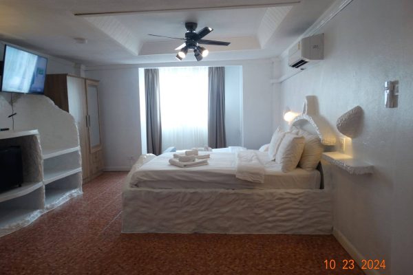 Double Room with queen bed and sofa bed —1 min to beach, 5 min to Bangla Road at Big Boys' Bed & Burger - Patong Beach.