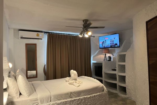 Double Room with queen bed, A/C, and ceiling fan —1 min to beach, 5 mins to Bangla Road at Big Boys' Bed & Burger - Patong Beach.