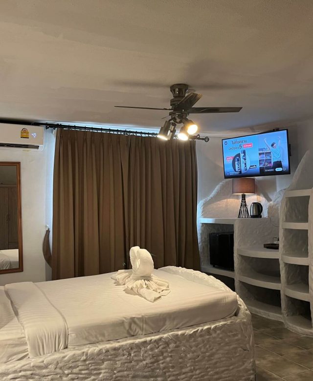 Double Room with queen bed, A/C, and ceiling fan —1 min to beach, 5 mins to Bangla Road at Big Boys' Bed & Burger - Patong Beach.