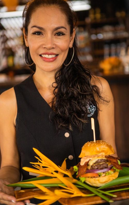 founder-mon-serving-burger-big-boys-phuket.png P. Mon, the founder of Big Boys’ Burger Club, serving our signature burger in Patong, Phuket